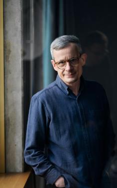 vertikales Portait von Tobias Franz